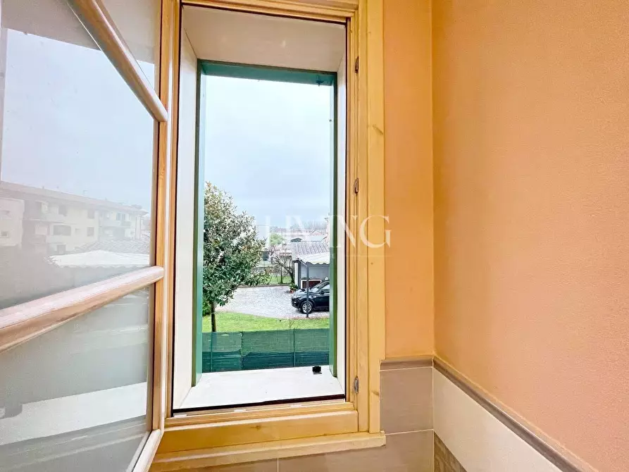 Immagine 14 di Appartamento in vendita  a Lucca