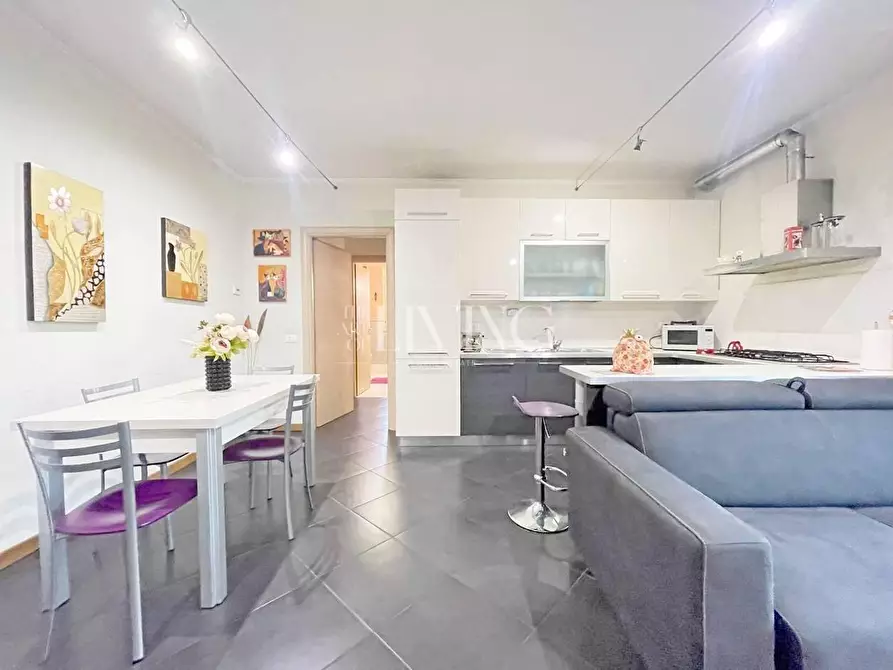 Immagine 2 di Appartamento in vendita  a Lucca