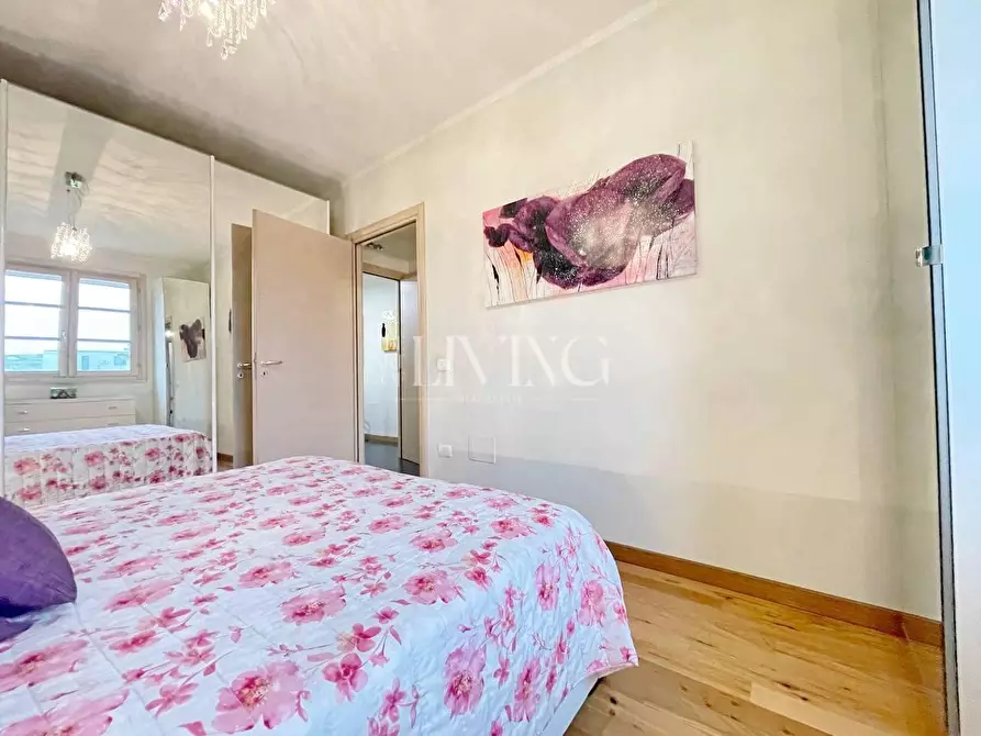 Immagine 15 di Appartamento in vendita  a Lucca