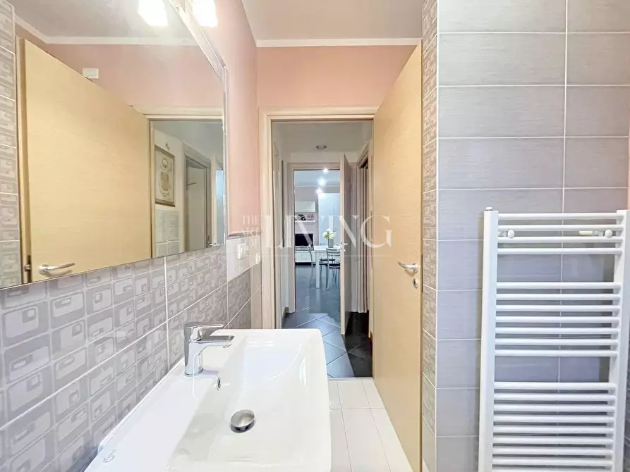 Immagine 11 di Appartamento in vendita  a Lucca