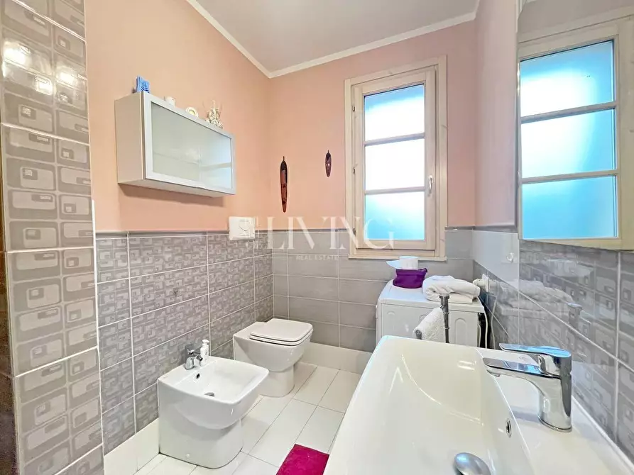 Immagine 12 di Appartamento in vendita  a Lucca