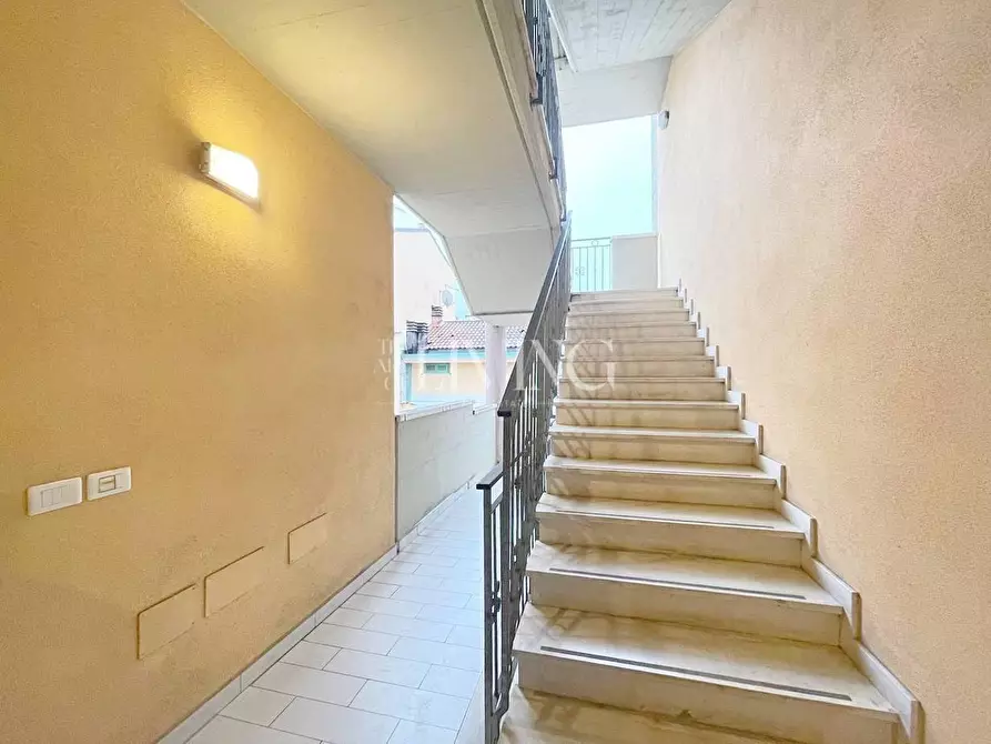 Immagine 23 di Appartamento in vendita  a Lucca