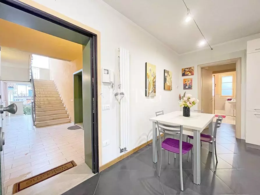 Immagine 21 di Appartamento in vendita  a Lucca