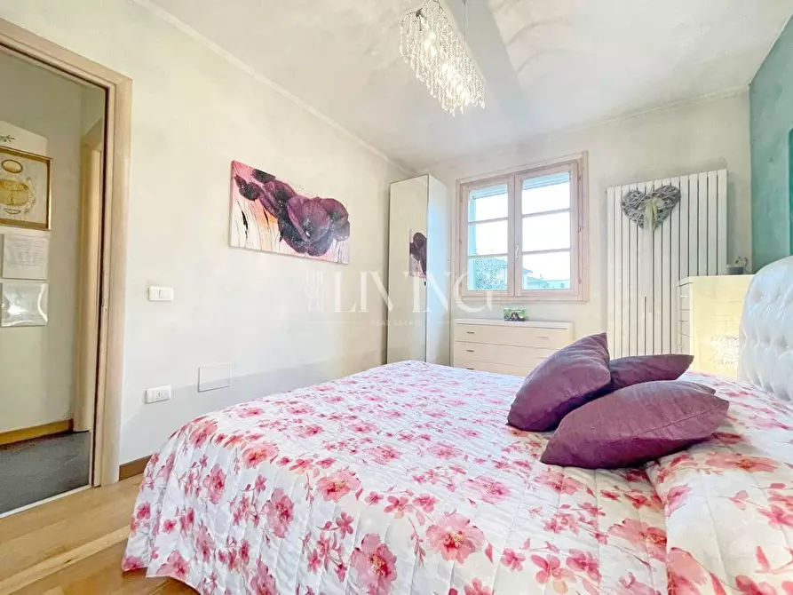 Immagine 16 di Appartamento in vendita  a Lucca