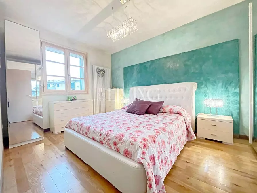 Immagine 9 di Appartamento in vendita  a Lucca