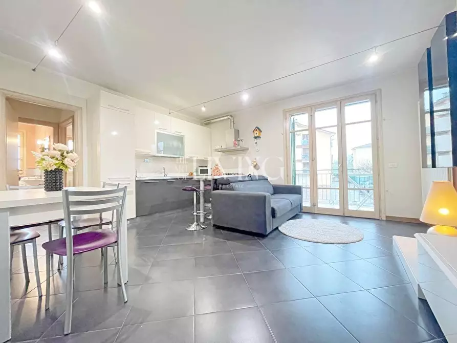 Immagine 17 di Appartamento in vendita  a Lucca