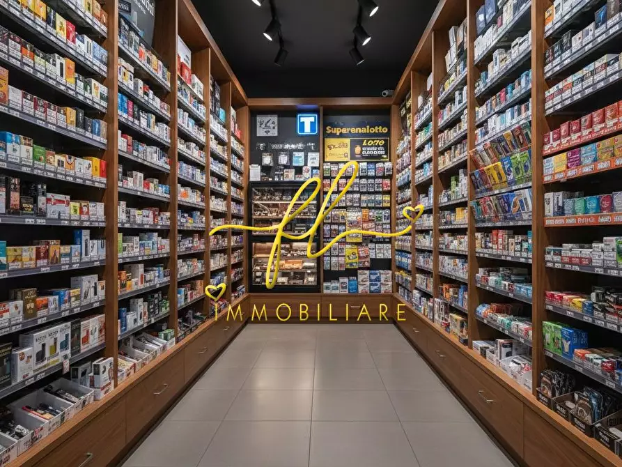 Immagine 3 di Attività commerciale in vendita  a Livorno