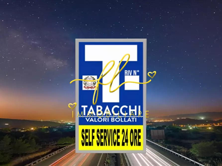 Immagine 2 di Attività commerciale in vendita  a Livorno