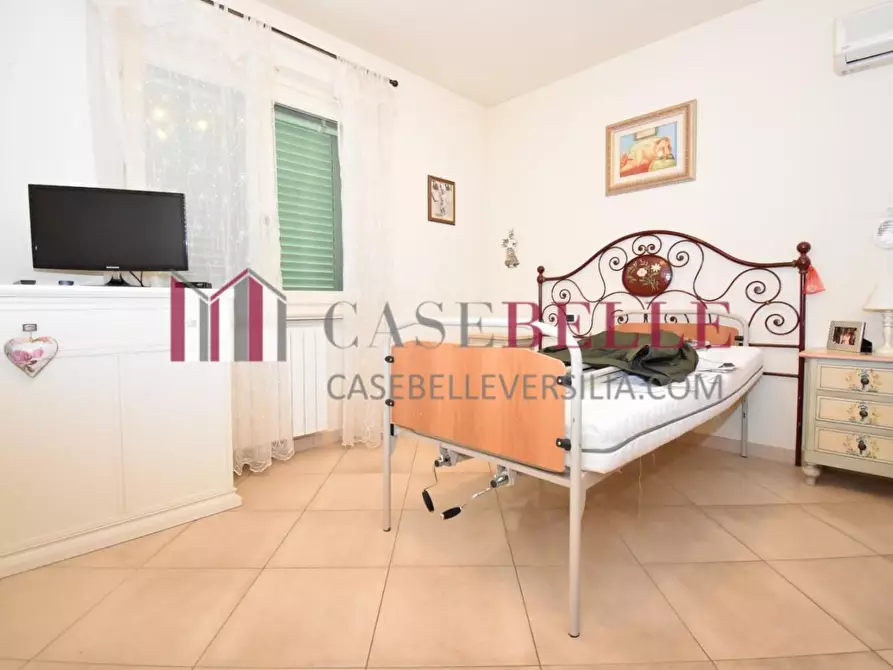 Immagine 11 di Appartamento in vendita  a Camaiore