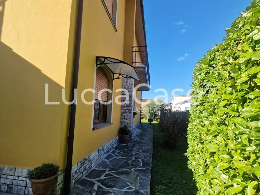 Immagine 53 di Villa in vendita  a Barga