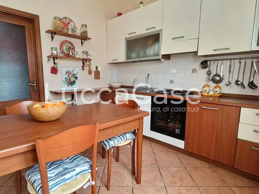 Immagine 4 di Villa in vendita  a Barga