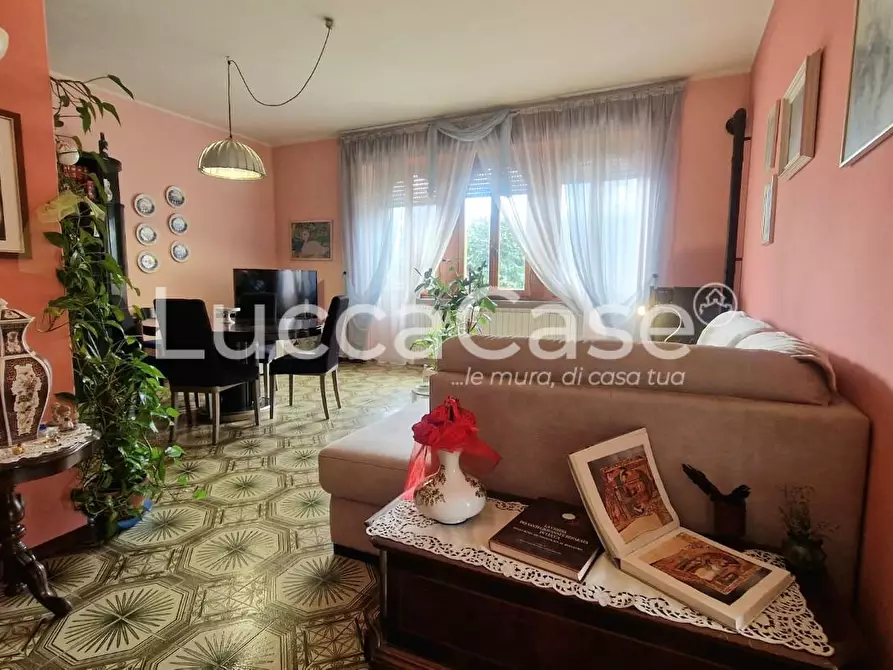 Immagine 8 di Villa in vendita  a Barga