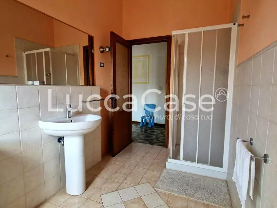 Immagine 37 di Villa in vendita  a Barga