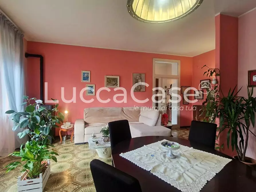 Immagine 9 di Villa in vendita  a Barga