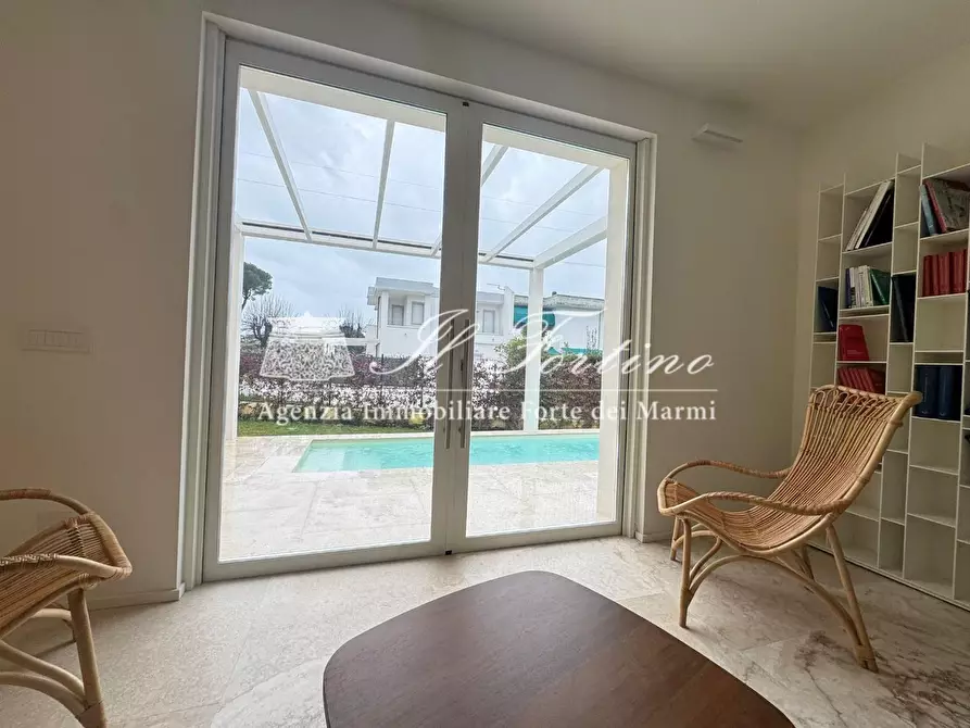 Immagine 17 di Villa in vendita  a Forte Dei Marmi