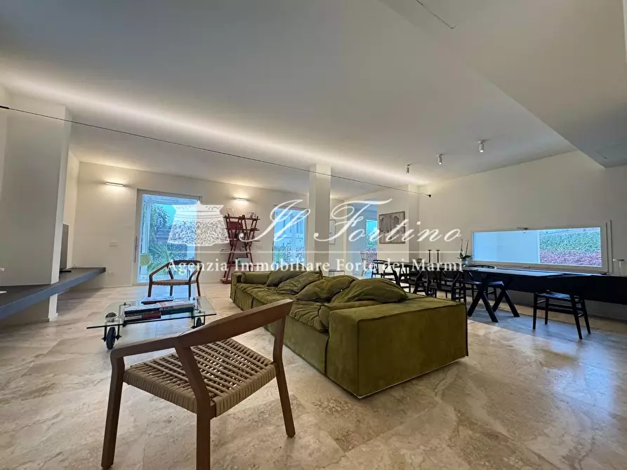 Immagine 8 di Villa in vendita  a Forte Dei Marmi