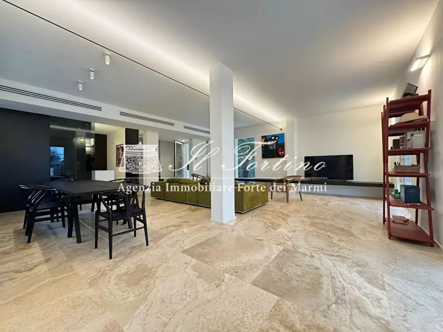 Immagine 9 di Villa in vendita  a Forte Dei Marmi