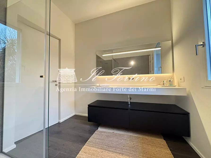 Immagine 42 di Villa in vendita  a Forte Dei Marmi
