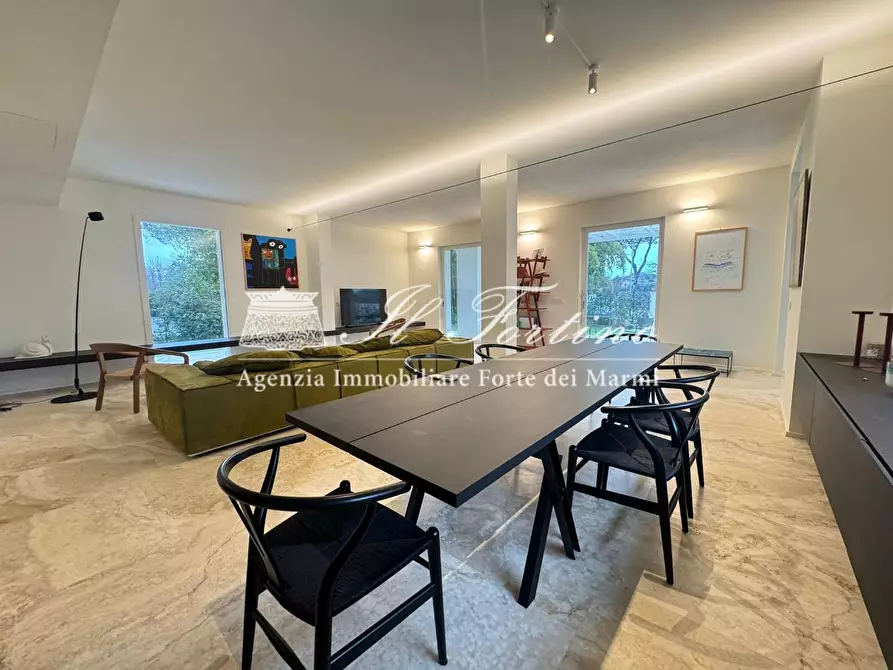 Immagine 12 di Villa in vendita  a Forte Dei Marmi