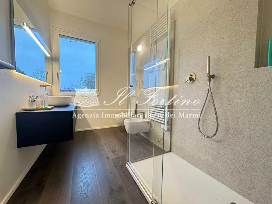 Immagine 30 di Villa in vendita  a Forte Dei Marmi