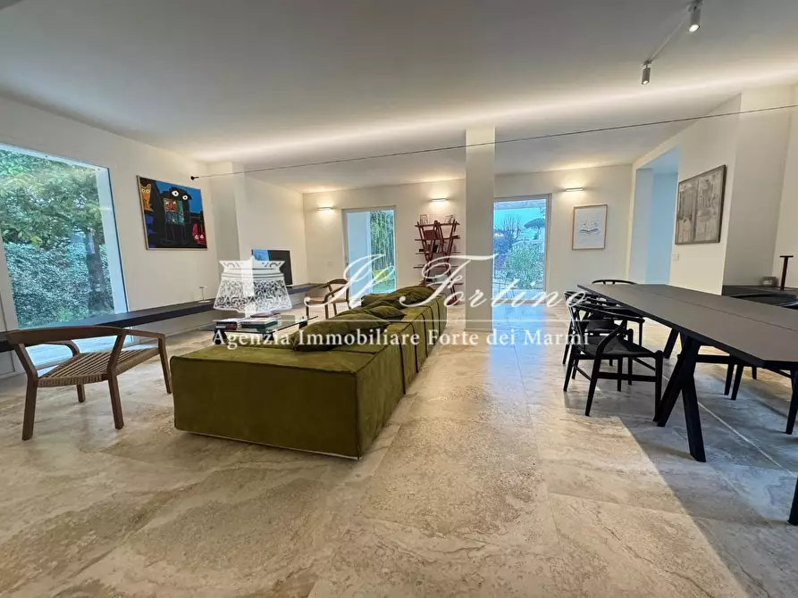 Immagine 11 di Villa in vendita  a Forte Dei Marmi