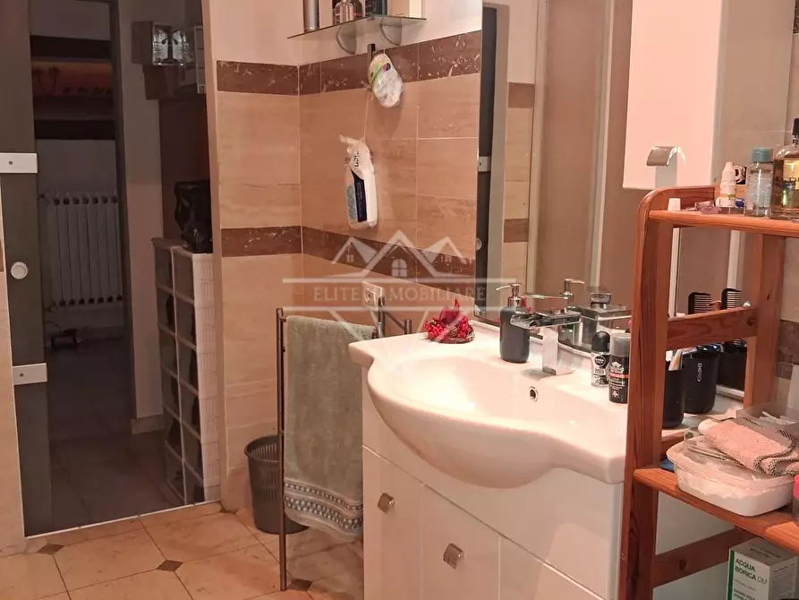 Immagine 15 di Appartamento in vendita  a Carrara