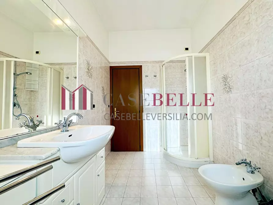 Immagine 21 di Casa bifamiliare in affitto  a Pietrasanta