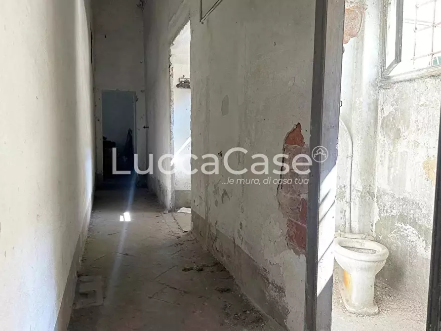 Immagine 21 di Loft/Open space in vendita  a Lucca