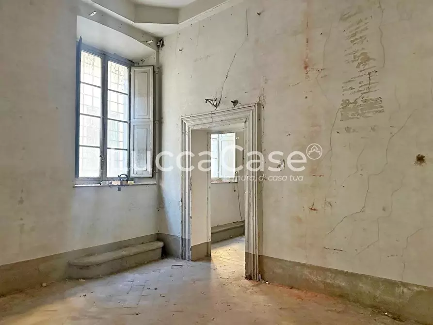 Immagine 4 di Loft/Open space in vendita  a Lucca