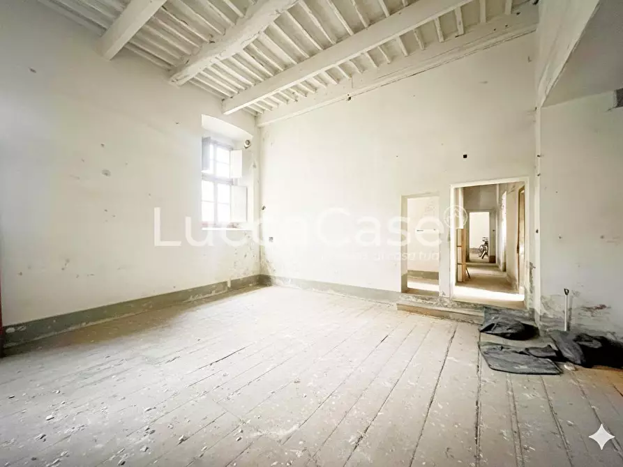 Immagine 11 di Loft/Open space in vendita  a Lucca