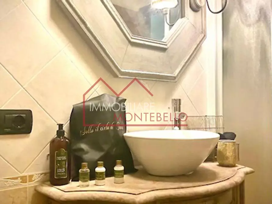 Immagine 63 di Villa in vendita  a Camaiore