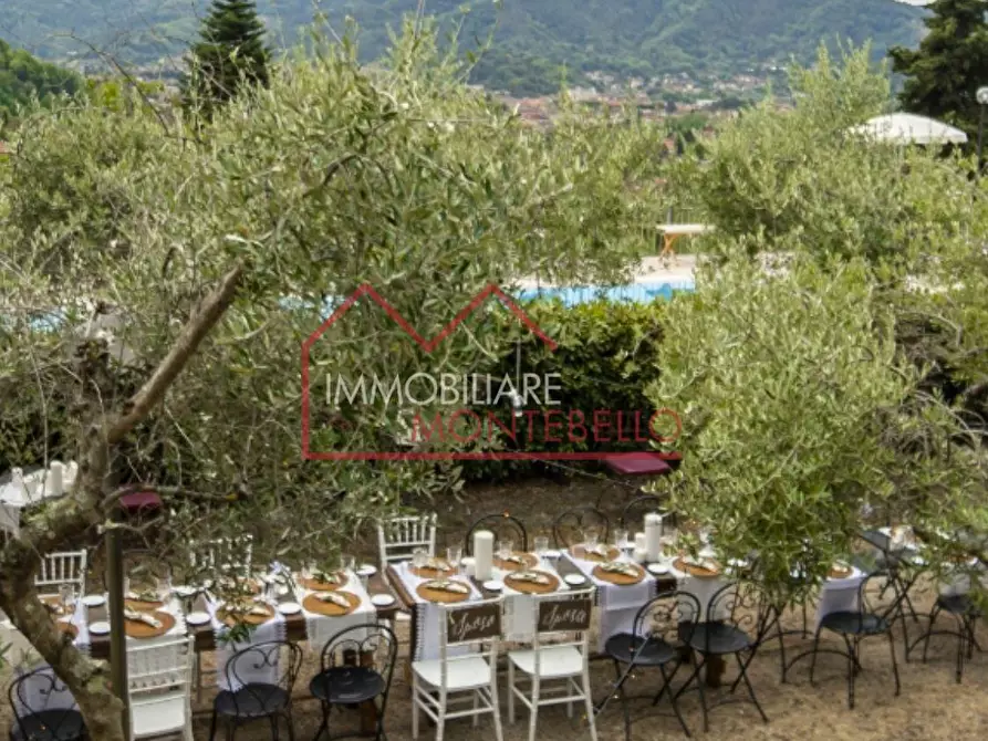 Immagine 50 di Villa in vendita  a Camaiore
