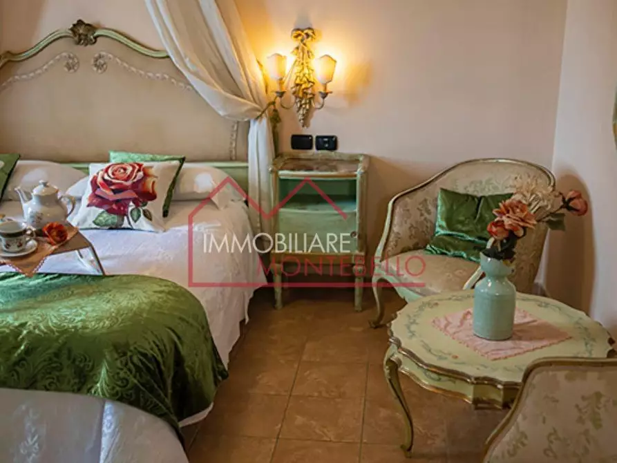 Immagine 55 di Villa in vendita  a Camaiore