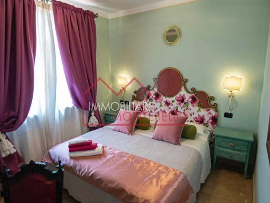 Immagine 60 di Villa in vendita  a Camaiore