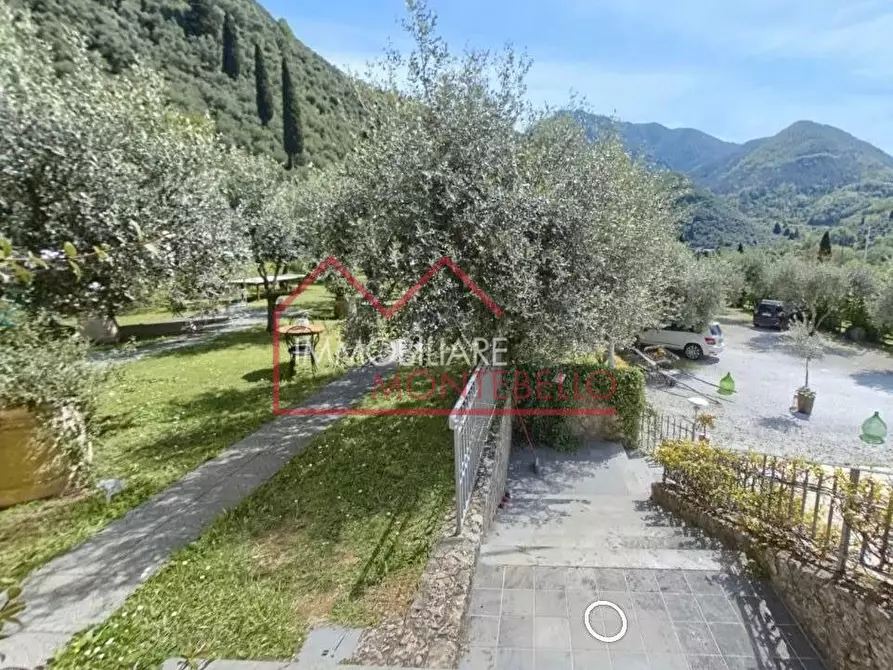 Immagine 19 di Villa in vendita  a Camaiore