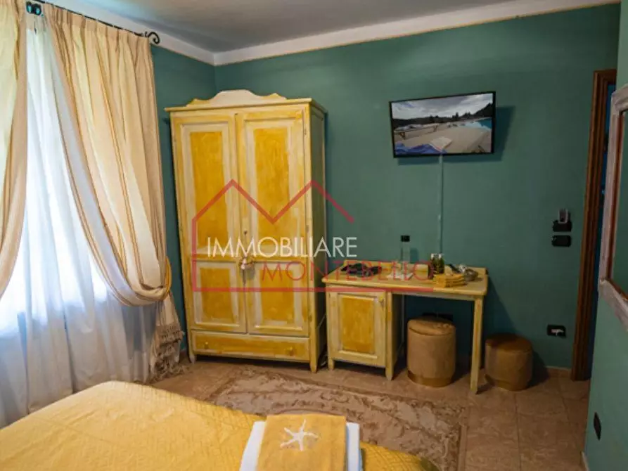 Immagine 56 di Villa in vendita  a Camaiore