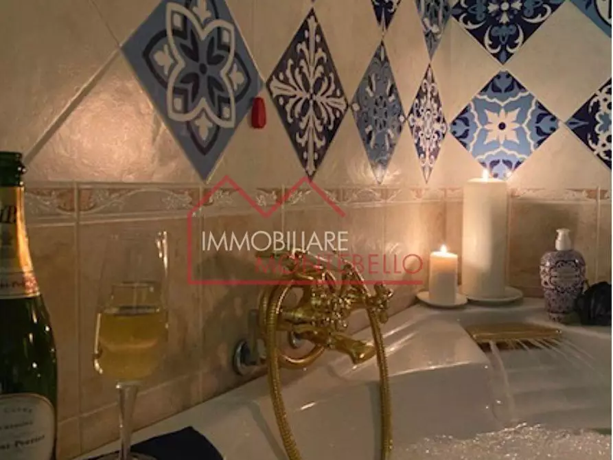 Immagine 53 di Villa in vendita  a Camaiore