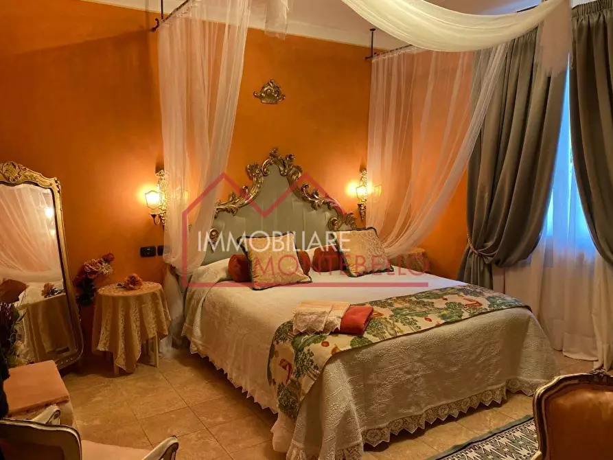 Immagine 32 di Villa in vendita  a Camaiore