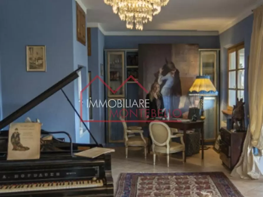 Immagine 42 di Villa in vendita  a Camaiore