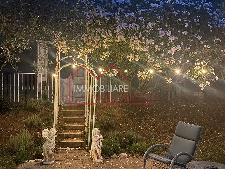 Immagine 18 di Villa in vendita  a Camaiore