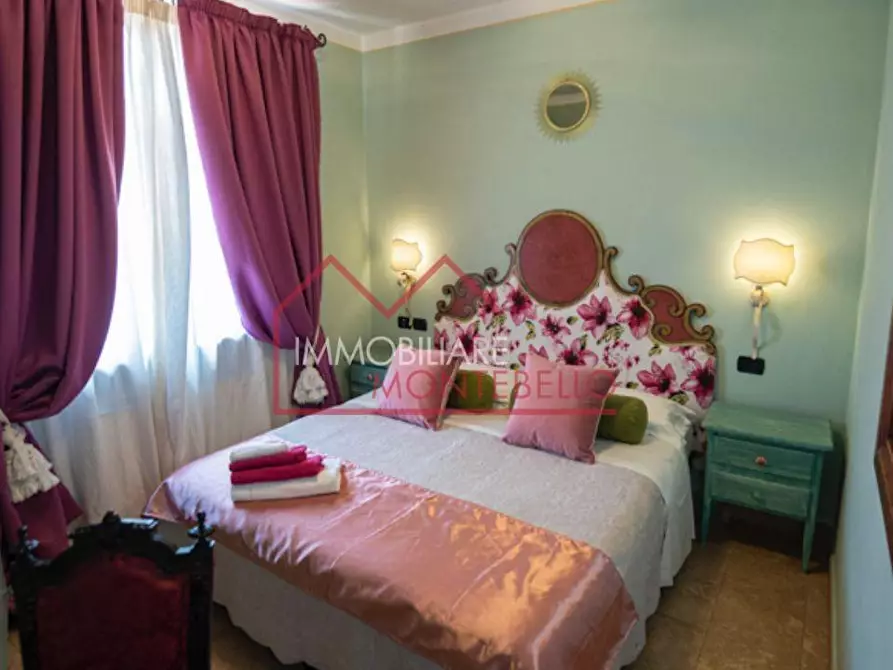 Immagine 65 di Villa in vendita  a Camaiore