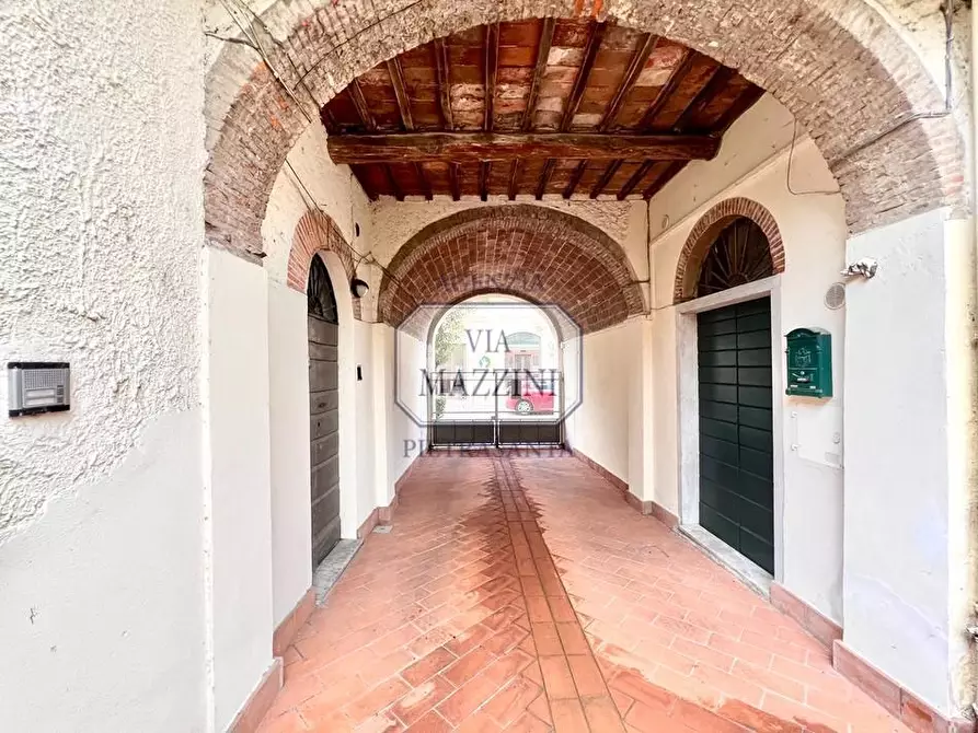 Immagine 5 di Appartamento in vendita  a Pietrasanta