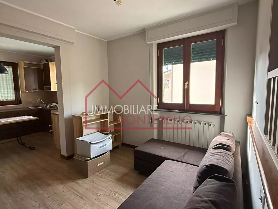 Immagine 1 di Porzione di casa in vendita  a Camaiore