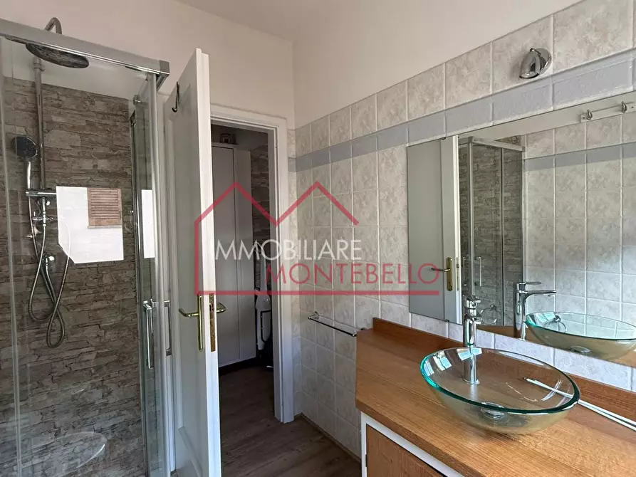 Immagine 11 di Porzione di casa in vendita  a Camaiore