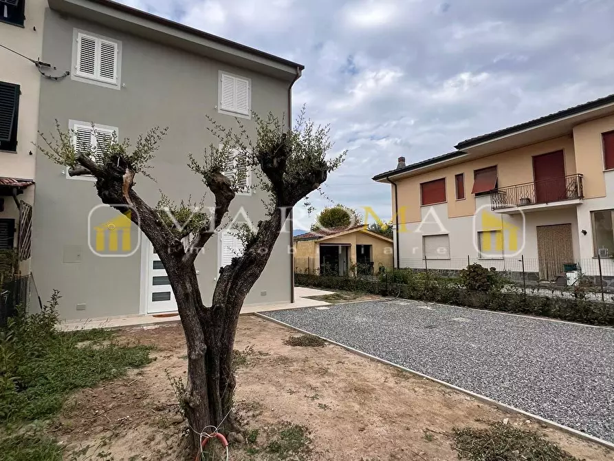 Immagine 33 di Casa bifamiliare in vendita  a Lucca