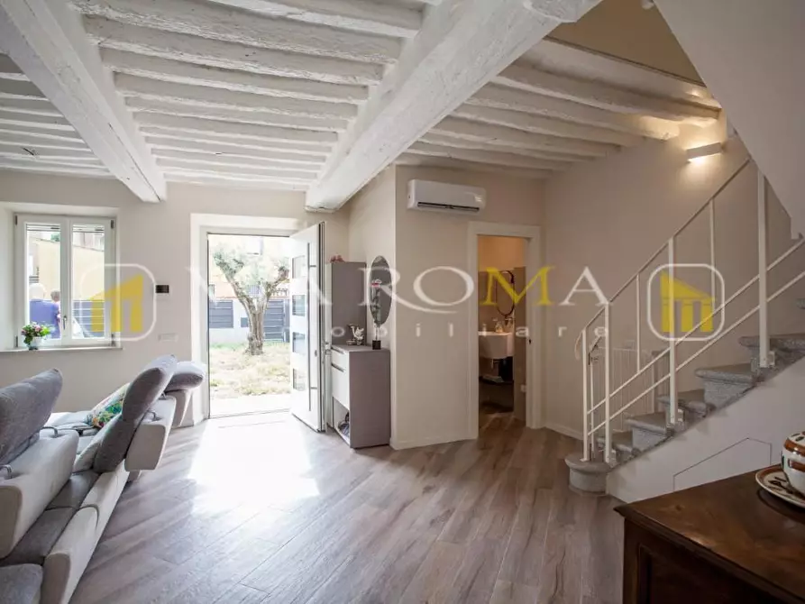 Immagine 45 di Casa bifamiliare in vendita  a Lucca