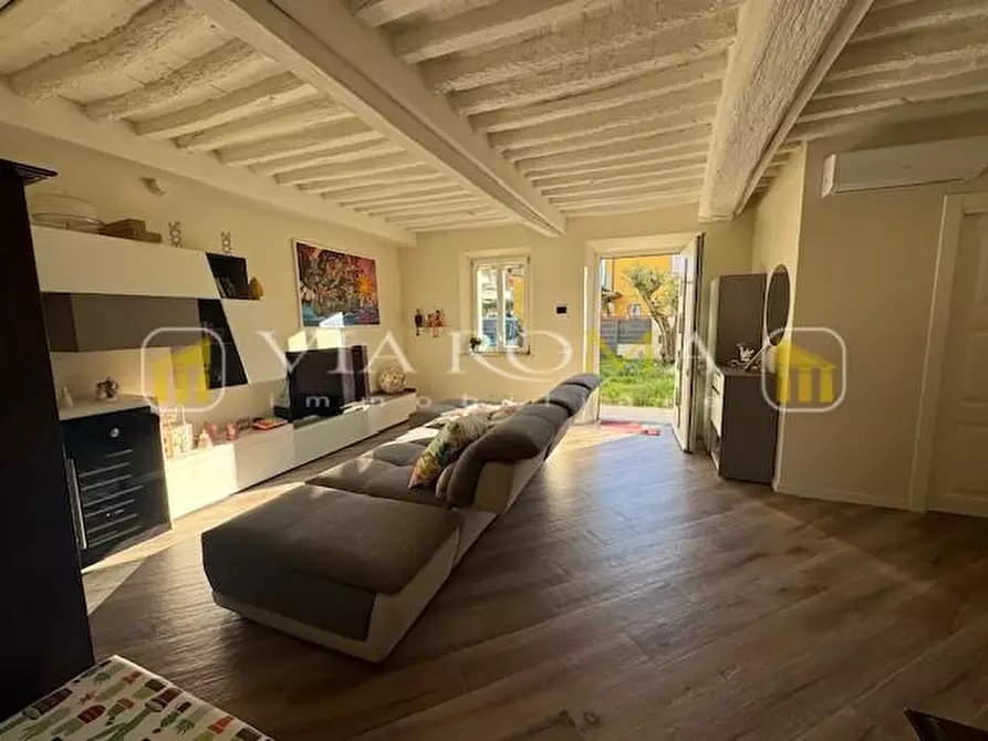 Immagine 6 di Casa bifamiliare in vendita  a Lucca