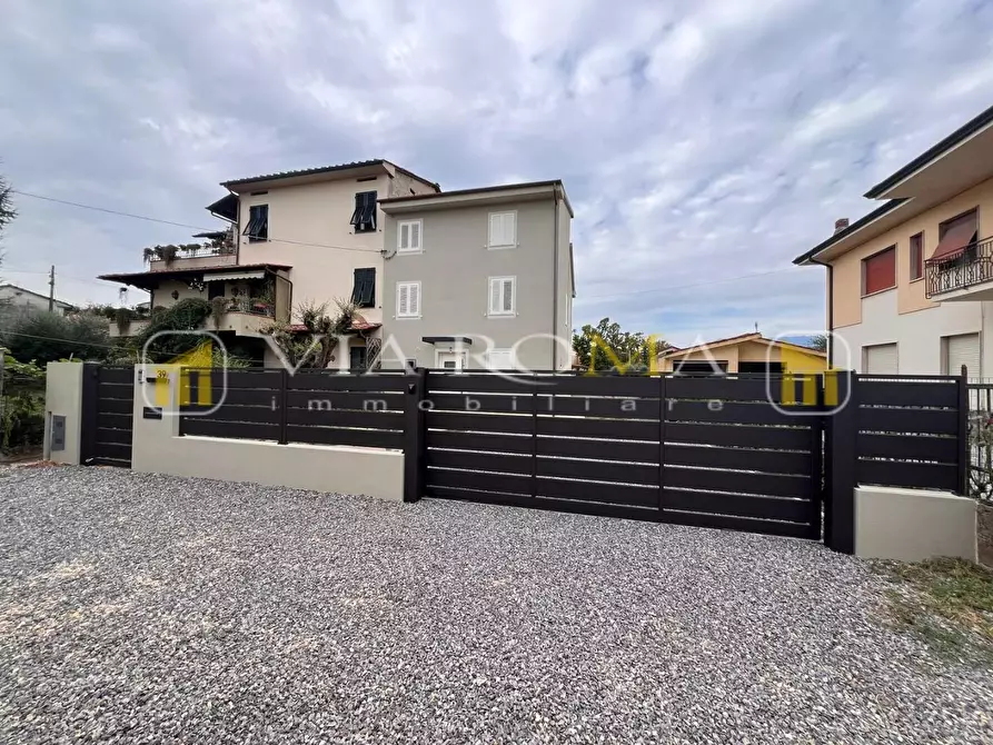 Immagine 34 di Casa bifamiliare in vendita  a Lucca
