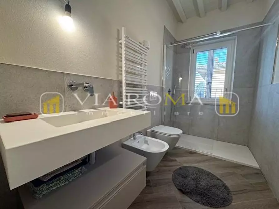 Immagine 14 di Casa bifamiliare in vendita  a Lucca