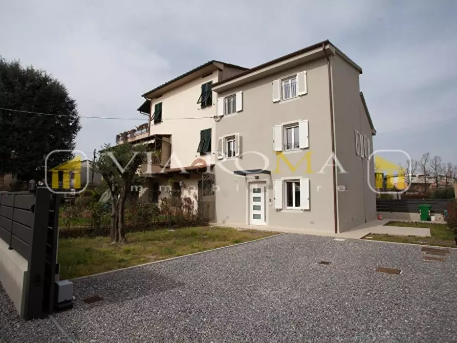 Immagine 65 di Casa bifamiliare in vendita  a Lucca